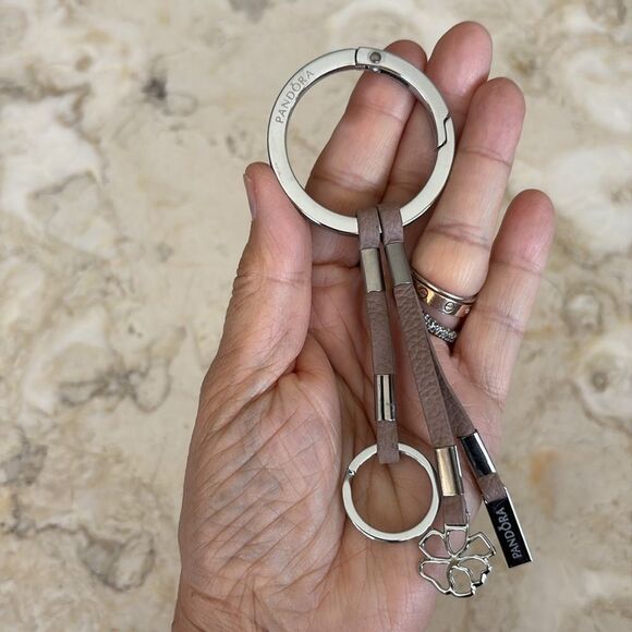 Pandora Taupe Leather Clasp Opener Key Chain Bag Charm - Collectible - Picture 7 of 7